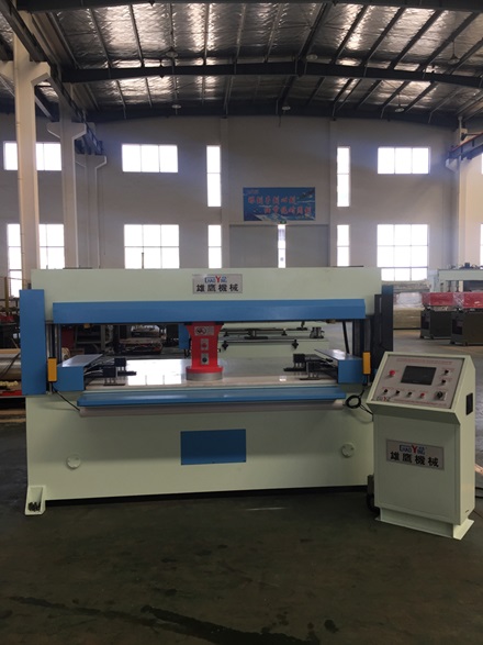 ?XYJ－1/25 足球片自動送料連續(xù)裁斷下料機