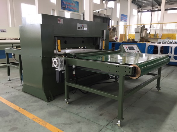 XYJ－3/120、150 偽裝布整板自動送料裁斷機