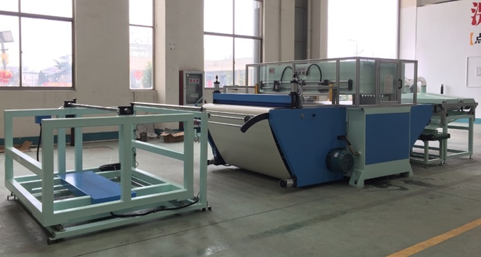 XYJ－3/100 汽車腳墊輸送帶輥式送料自動裁斷機