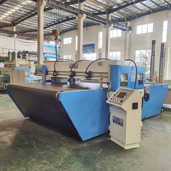 XYJ－3/100 汽車腳墊輸送帶夾式送料自動裁斷機