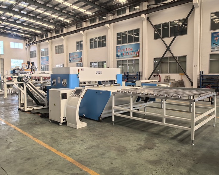 XYJ－3  彈性地板自動裁切碼垛生產(chǎn)線